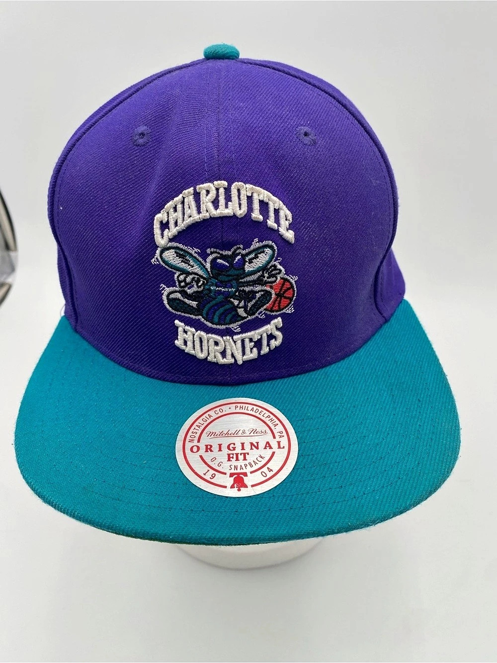 Vintage Mitchell & Ness Charlotte Hornets NBA Original Fit Snapback Hat Purple &